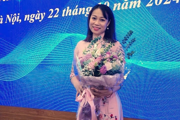 Cô giáo 9 năm chống chọi với căn bệnh ung thư vẫn đều đặn đón trẻ bằng tình yêu