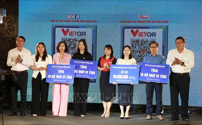 Đến ngày 1/12, toàn bộ học sinh vùng bị ngập lụt ở Khánh Hòa đã đi học trở lại