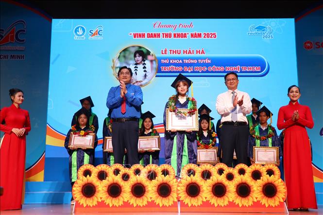 Thành phố Hồ Chí Minh vinh danh 88 thủ khoa tuyển sinh, thủ khoa tốt nghiệp năm 2025