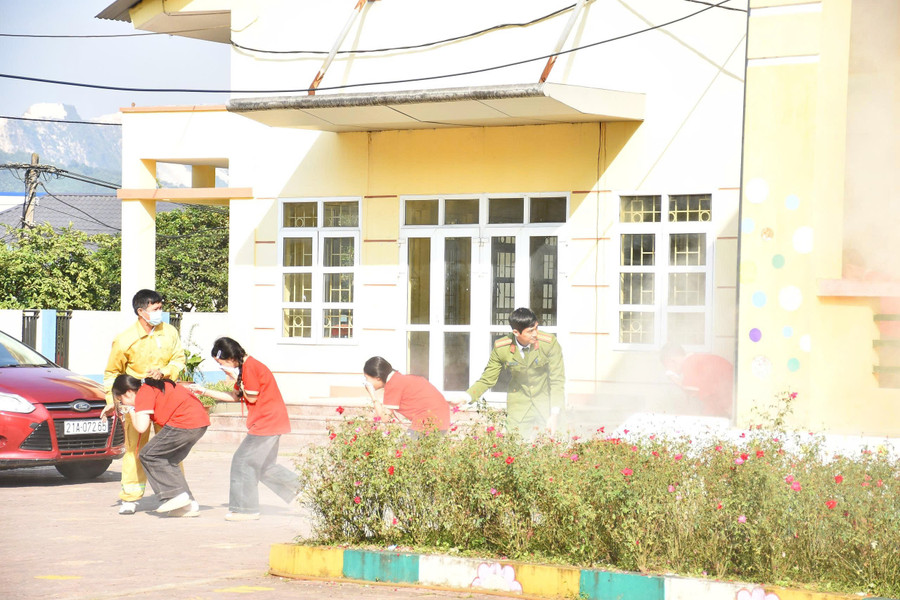 Hơn 1.800 giáo viên và học sinh tham gia tập huấn kỹ năng phòng cháy chữa cháy