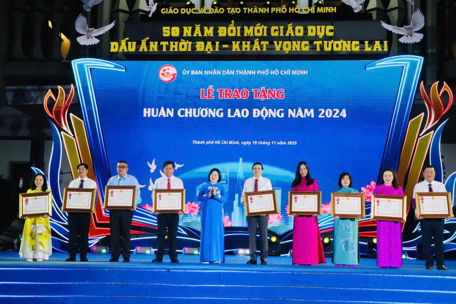 TPHCM vinh danh nhà giáo tiêu biểu qua 50 năm đổi mới giáo dục