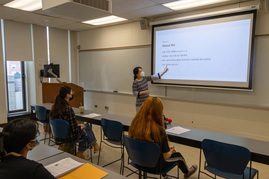 Giáo viên Hàn bị chê 'kém hơn' AI