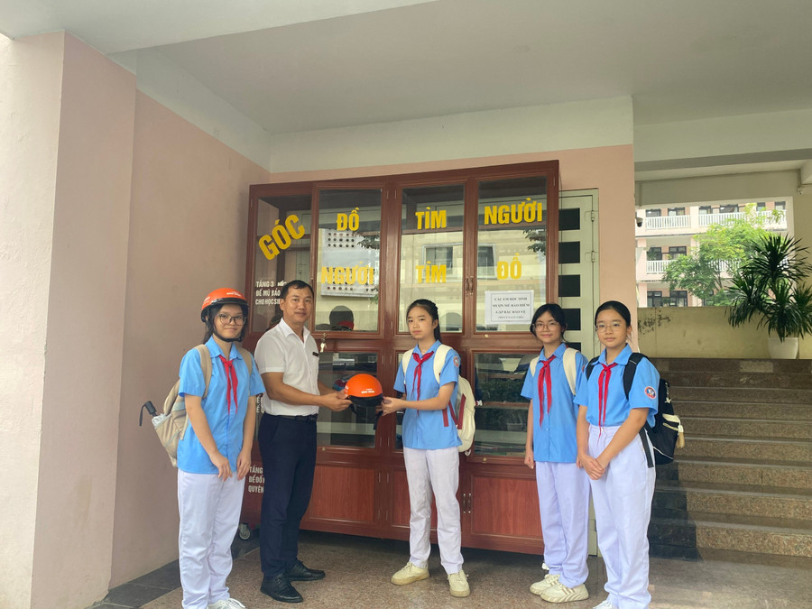 Người thầy ở Lào Cai và góc 'Đồ tìm người - Người tìm đồ' lan tỏa yêu thương