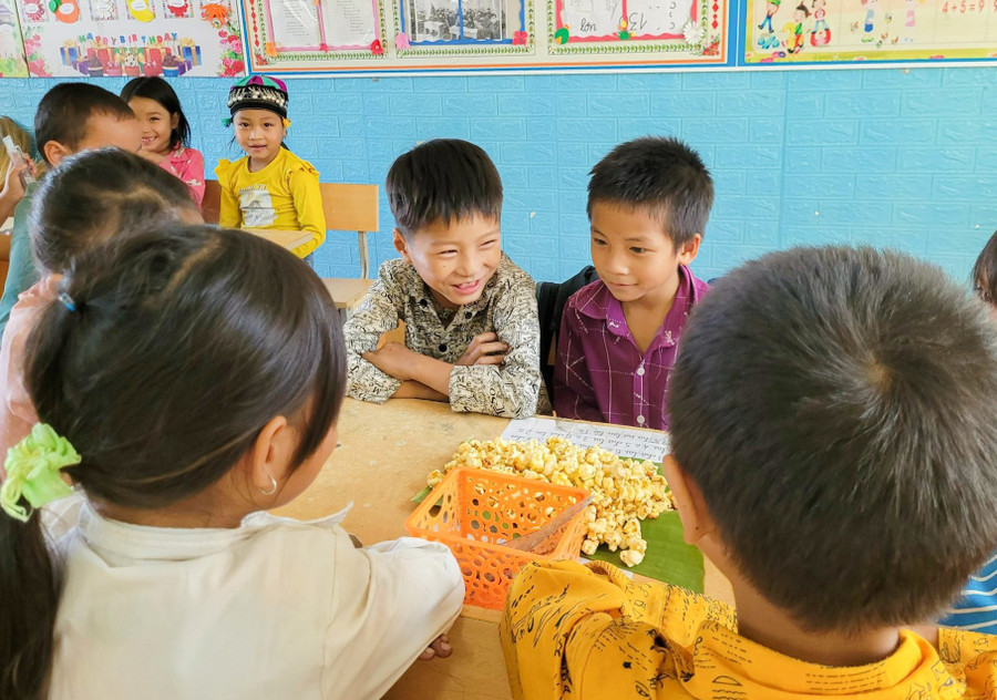 Những nỗ lực thầm lặng nâng bước học sinh dân tộc thiểu số vùng khó