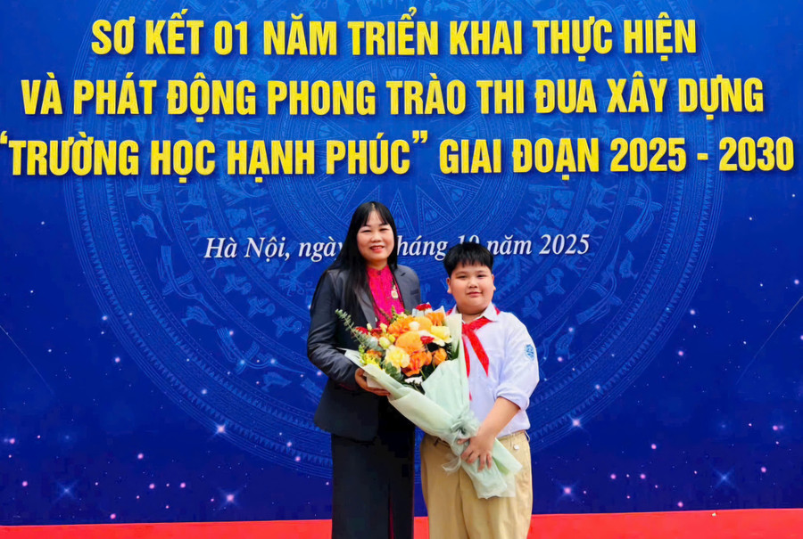 Nữ nhà giáo miệt mài với hành trình kiến tạo trường học hạnh phúc