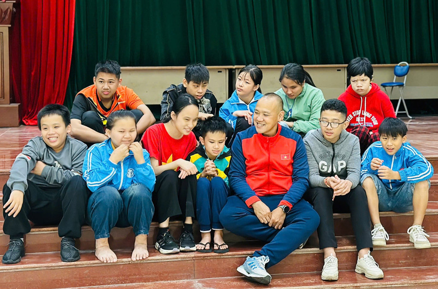 Người đồng hành thầm lặng của trẻ khuyết tật