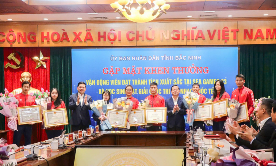 Bắc Ninh khen thưởng vận động viên và học sinh đạt thành tích xuất sắc