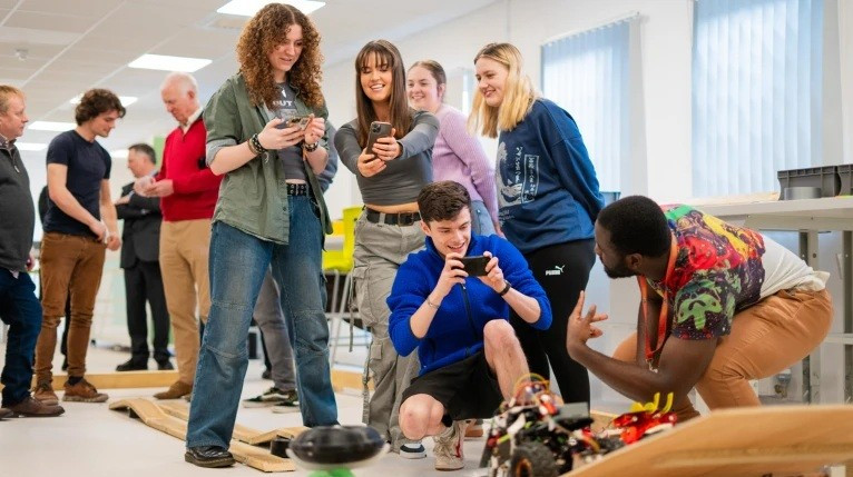 Đại học thế kỷ 21: Không bài giảng, không thi cử