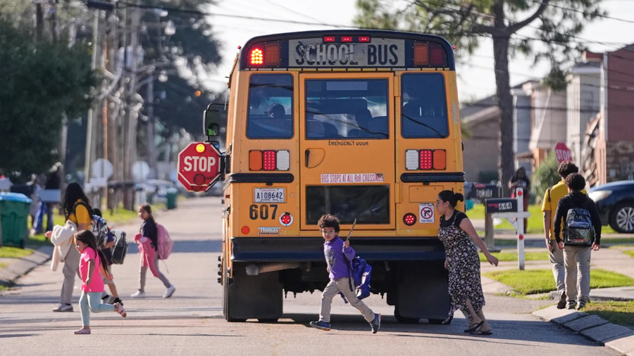 Nhiều giáo viên nước ngoài có thể bị Mỹ trục xuất
