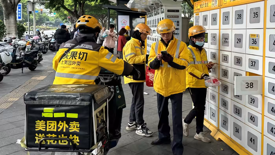 Trung Quốc 'chuyên nghiệp hóa' nghề giao hàng