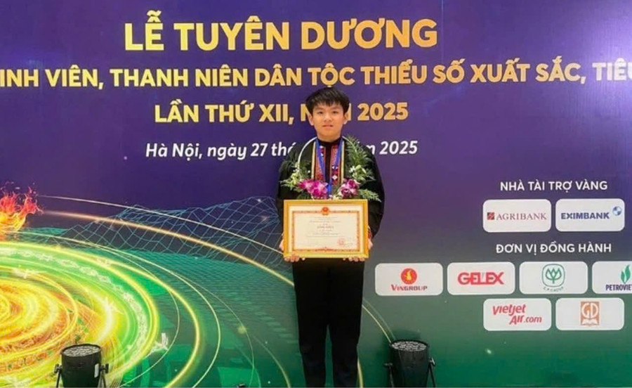 Cậu học trò vượt dốc bản Giàng được vinh danh toàn quốc