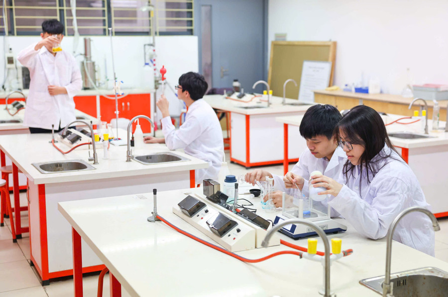 Chuyển đổi số giáo dục: Từ công nghệ đến đổi mới tư duy