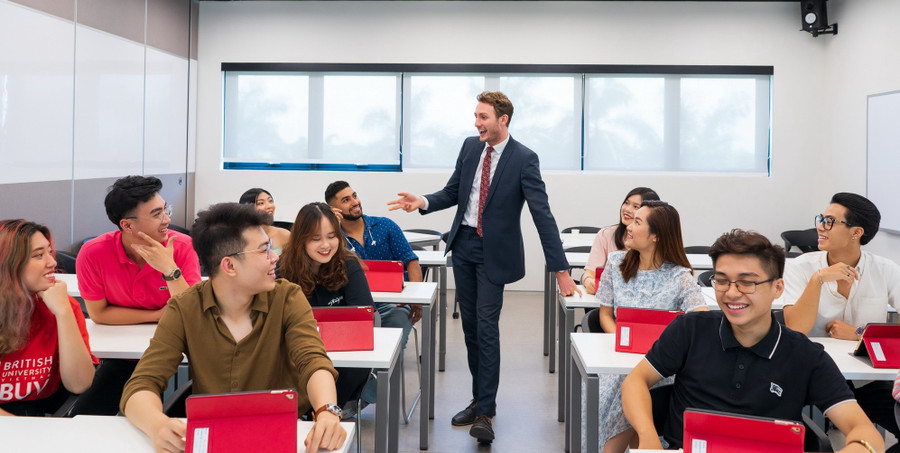  Tạo đột phá thu hút chuyên gia quốc tế 