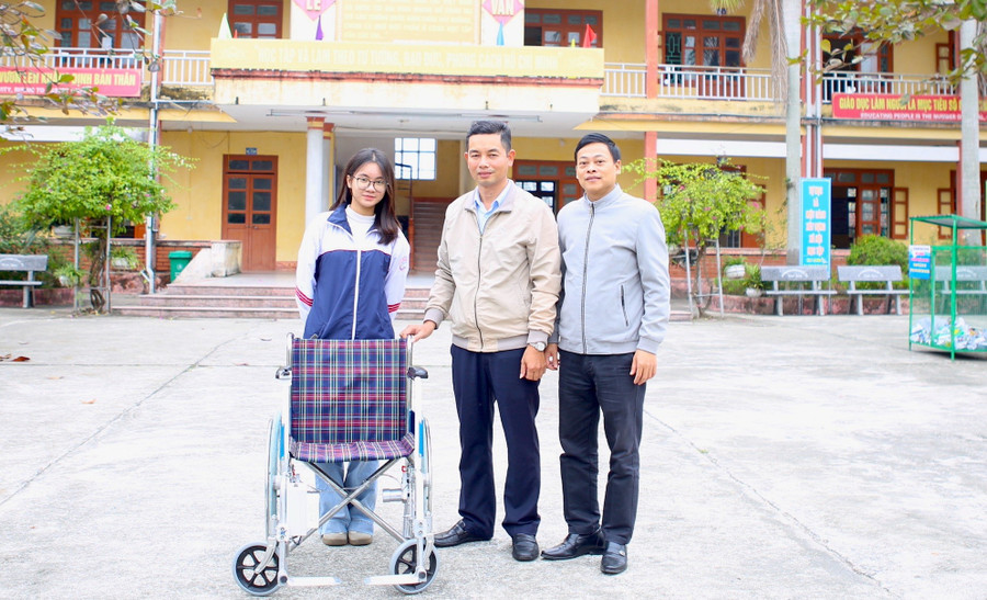 Xe lăn thông minh: Bài học nhân ái từ dự án học trò