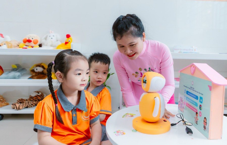  Hoàn thiện chính sách về phổ cập giáo dục, giáo dục bắt buộc, xóa mù chữ 