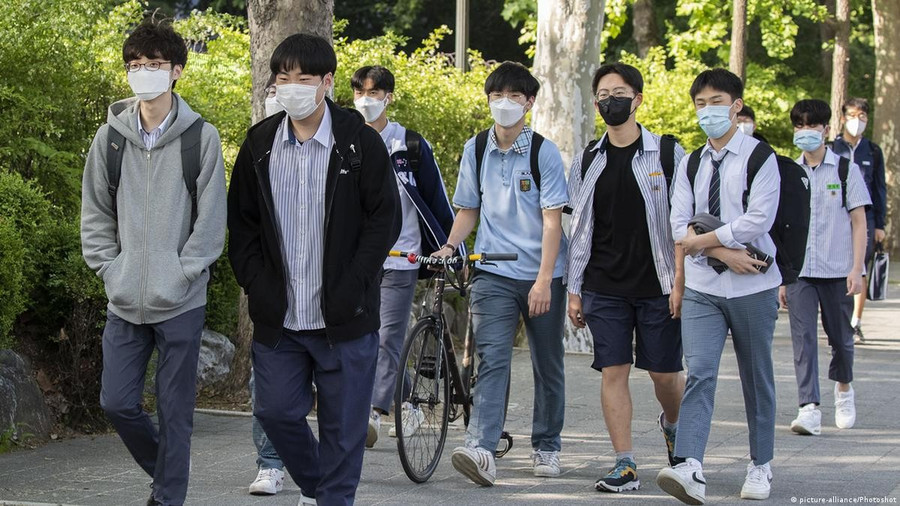  Hàn Quốc xem xét bỏ đồng phục học sinh 