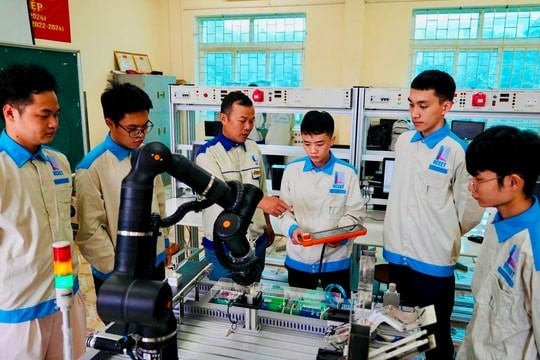 Học sinh vừa học văn hóa vừa học nghề, có được hỗ trợ hoặc miễn học phí toàn phần không?