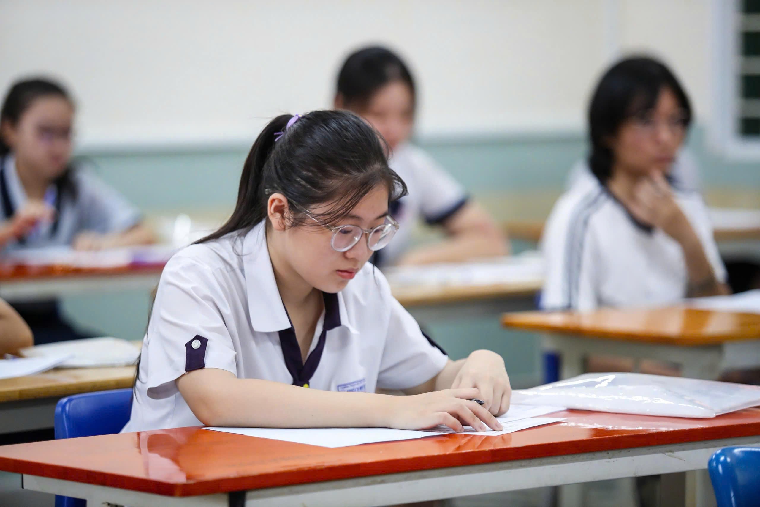 Kỳ thi tốt nghiệp THPT 2026 đối mặt áp lực số lượng thí sinh sau sáp nhập địa giới 