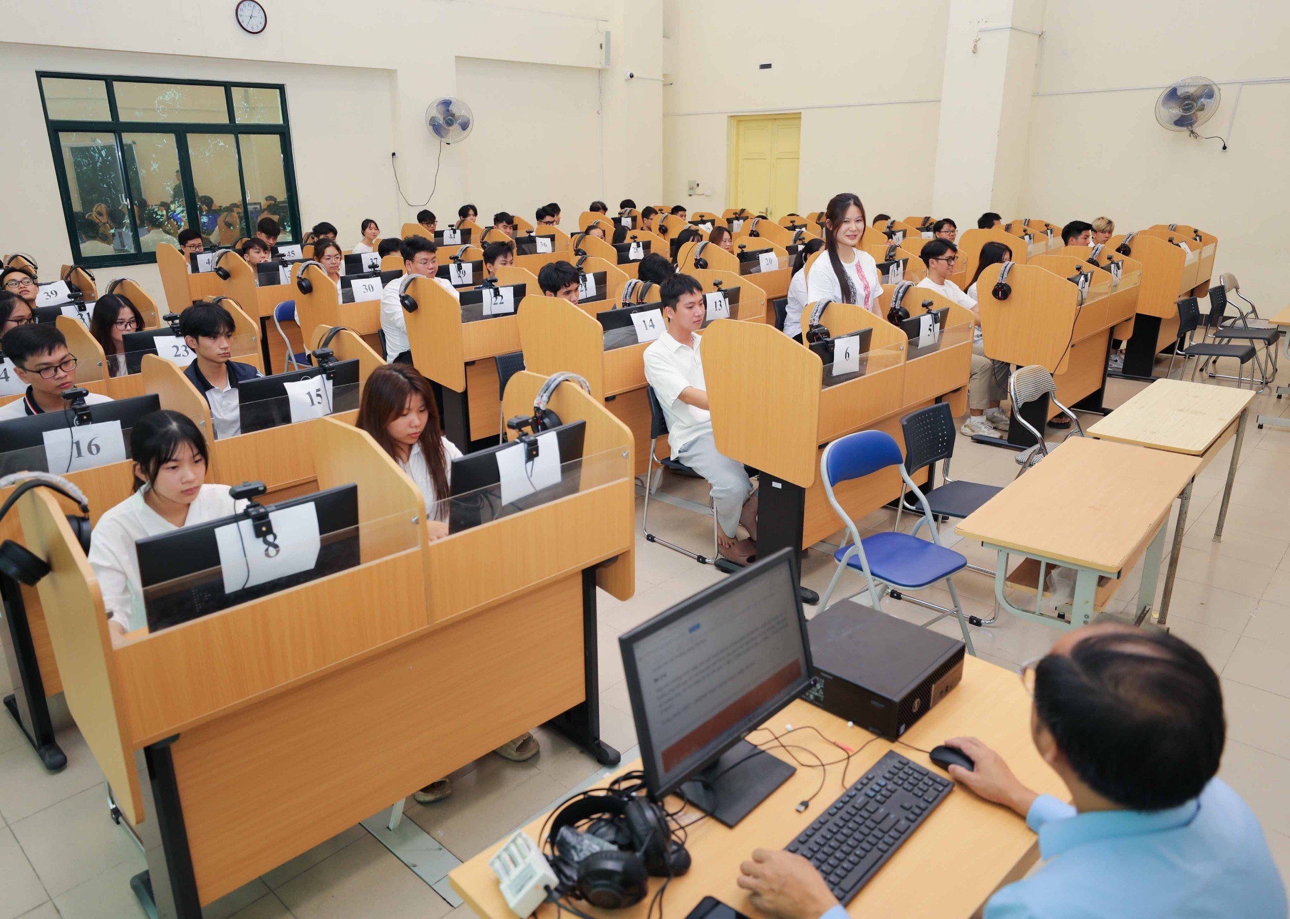 Đề xuất chuẩn hóa chương trình các môn học bắt buộc trong giáo dục đại học