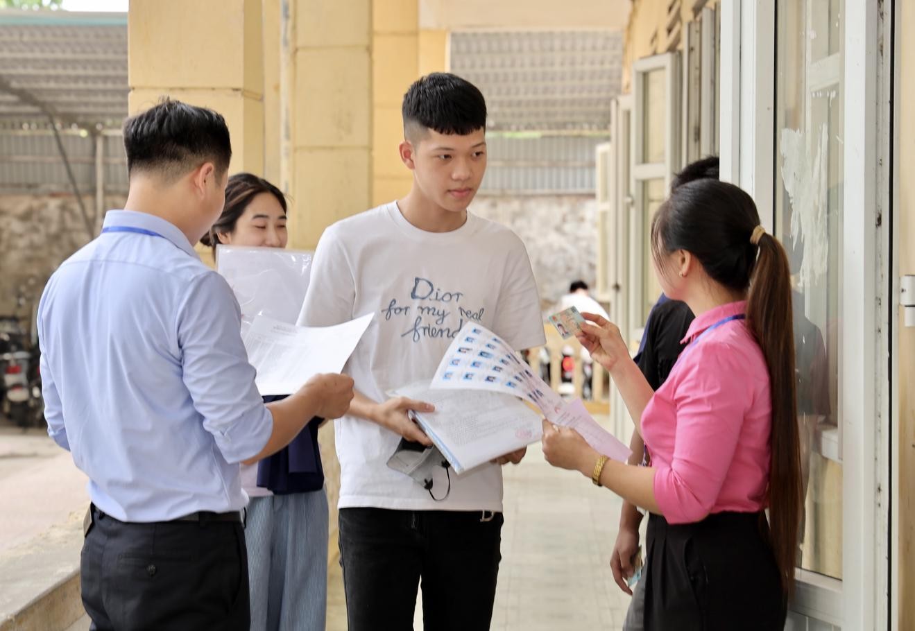 Điểm sàn đại học 2026 phân hóa rõ giữa các trường