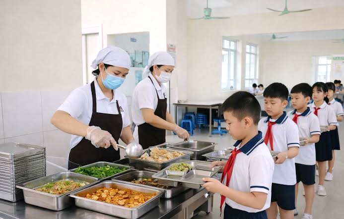 Hà Nội yêu cầu trường học mở đường dây nóng, tăng kiểm soát nguy cơ mất an toàn