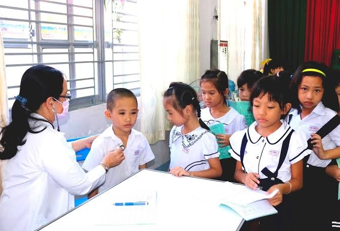Học sinh, sinh viên được Nhà nước hỗ trợ 50% phí bảo hiểm y tế
