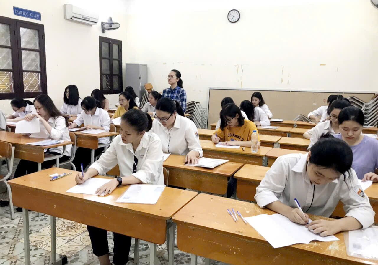 Bộ Nội vụ hướng dẫn trường hợp hiệu trưởng, hiệu phó được nghỉ theo diện tinh giản